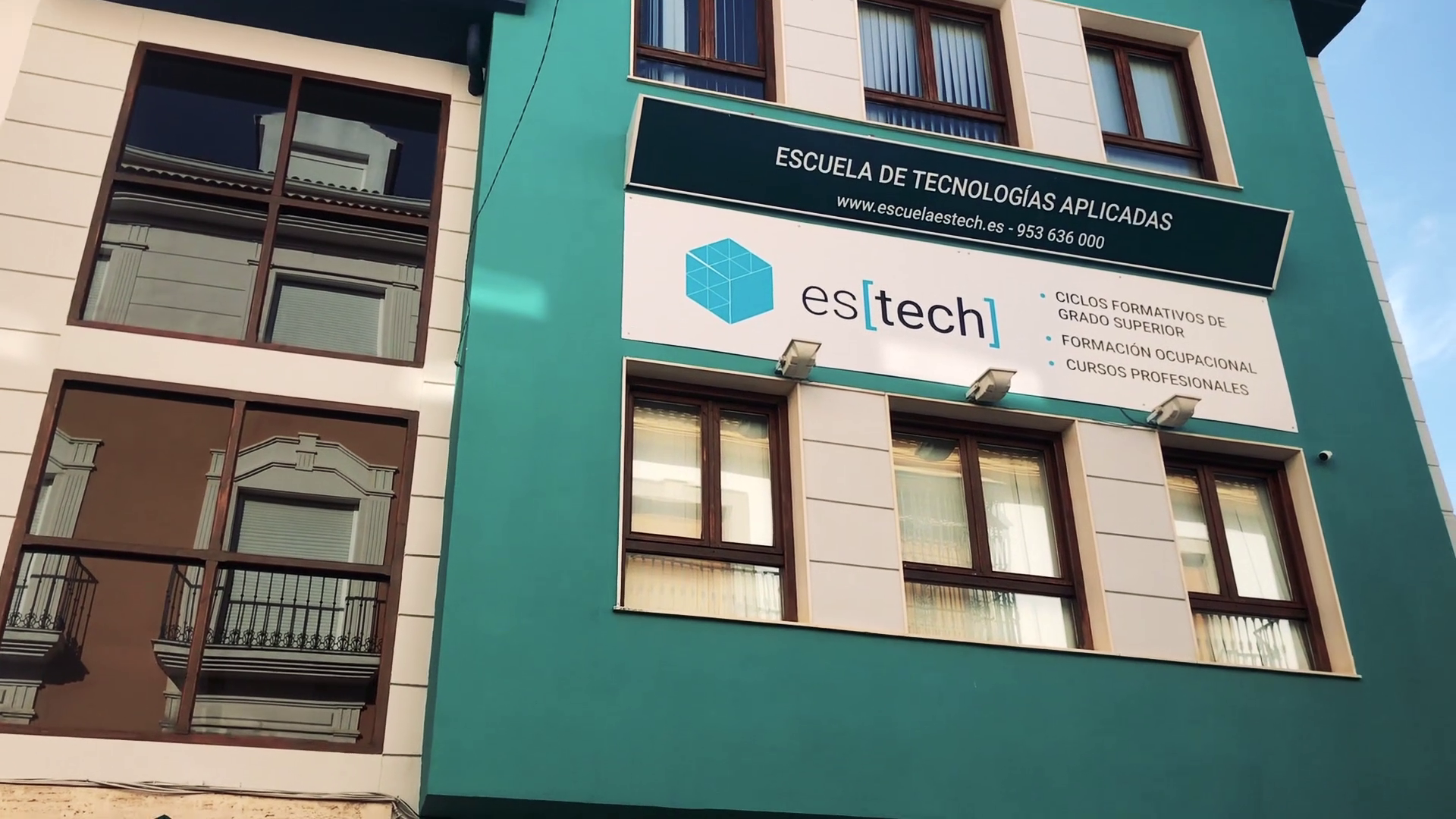 Fachada Escuela Estech Linares